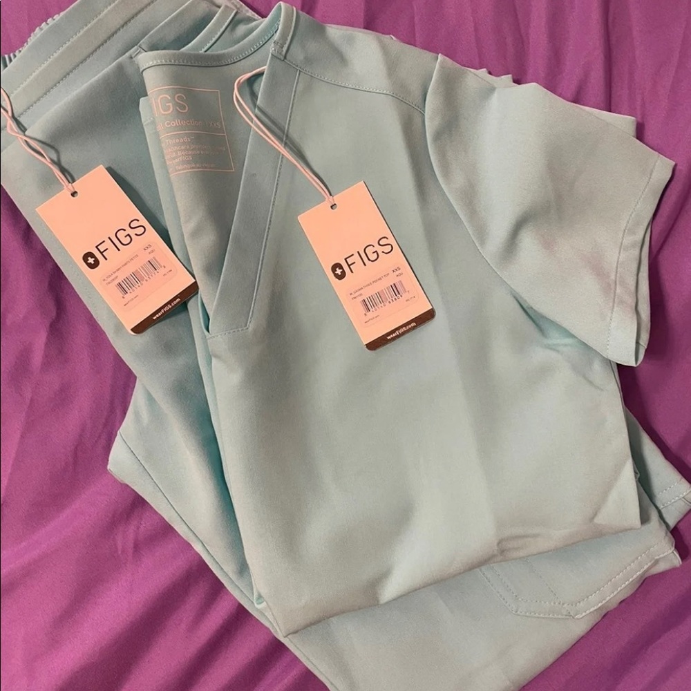 NWT figs fresh aqua set